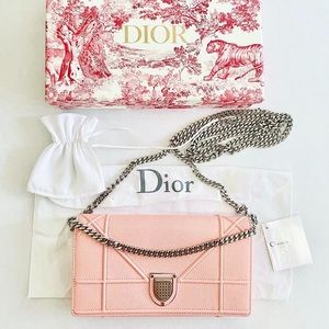 Diorama Wallet On Chain